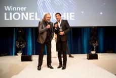 Barry Gibb and Lionel Richie 8918.jpg